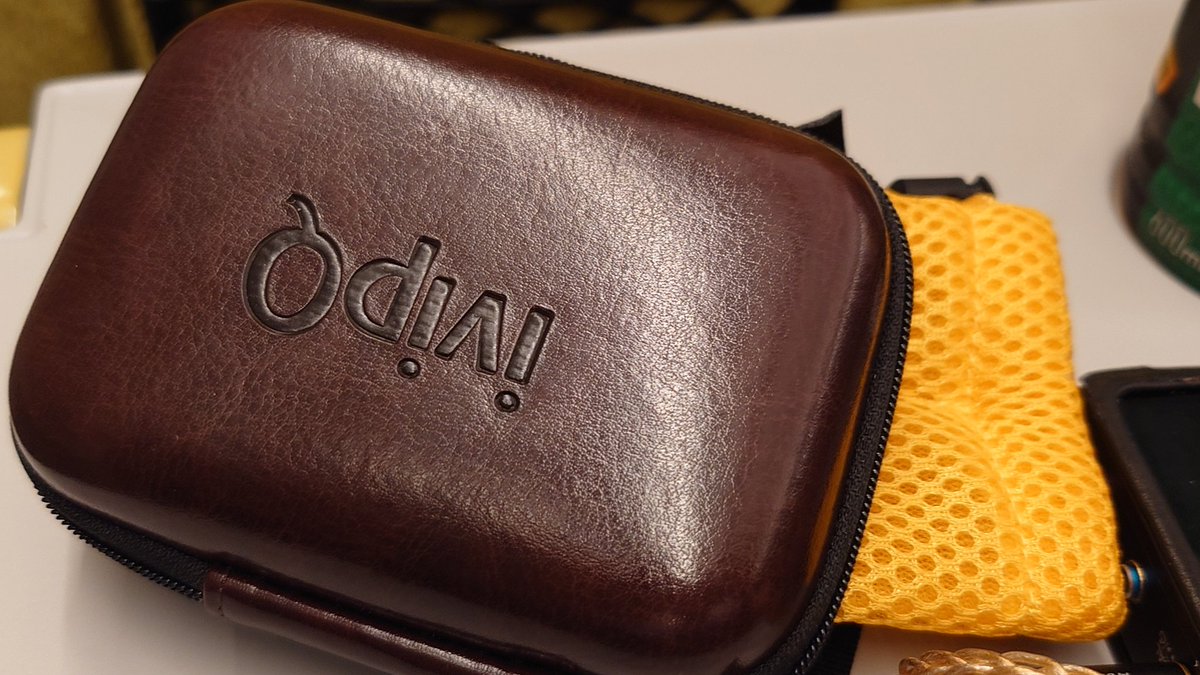 ryoutadb's tweet image. 帰りはCampfire audio Solarisと薦枕 極4.4です。この組合せだとCAの初期の四角のには入りません😇嬉しい悲鳴ですw😇この前買ったivipQのケースがちょっとカッコよかったのでそれにしてます。ちなSolaris付属ケースは大き過ぎで却下です😇
#Campfireaudio 
#Solaris 
#NOBUNAGA_Labs 
#今日のイヤホン