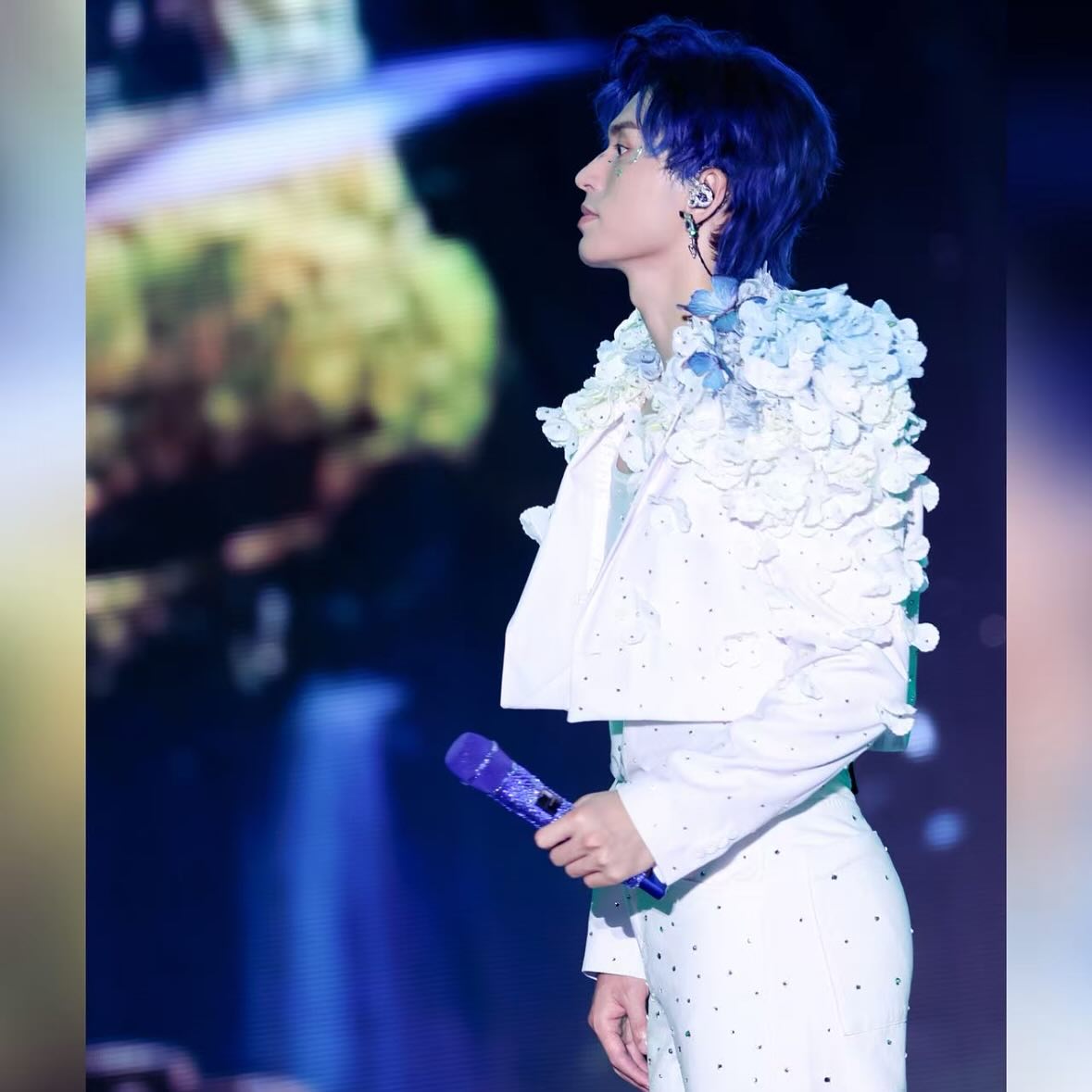lugs_zey's tweet photo. On Aura Tout Vu @onauratoutvu unveils a new couture creation for Chinese actor and singer Zhang Zhehan. @zhangzhehan_super3
#ZhangZhehan #OnAuraTout #couture #customade #celebritystyle #frenchtouch #craftmanship #张哲瀚 #china #france🇫🇷 https://t.co/WzLgZPoXW6