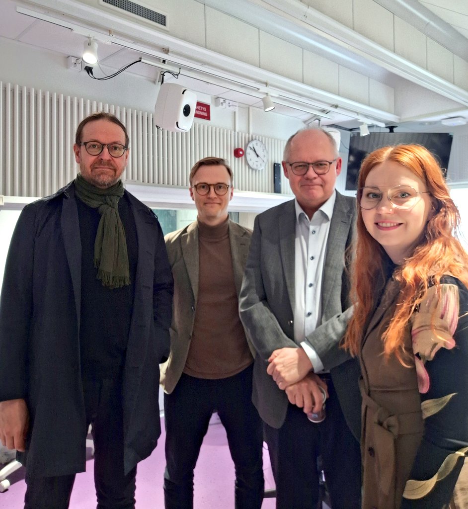 Linda Pelkonen (@lindapelkonen) on Twitter photo Miksi PS:n kannatus syöksyy ja keskustan sekä SDP:n nousee?
Keskustelemassa politiikan toimittajat <a href="/TimoHaapala/">TH</a> <a href="/HannuTikkala/">Hannu Tikkala</a> ja <a href="/simoalastalo/">Simo Alastalo</a>.
Kuuntele #Politiikkaradio klo 13 Yle Areenassa:
areena.yle.fi/radio/suorat/1… Miksi PS:n kannatus syöksyy ja keskustan sekä SDP:n nousee?
Keskustelemassa politiikan toimittajat <a href="/TimoHaapala/">TH</a> <a href="/HannuTikkala/">Hannu Tikkala</a> ja <a href="/simoalastalo/">Simo Alastalo</a>.
Kuuntele #Politiikkaradio klo 13 Yle Areenassa:
areena.yle.fi/radio/suorat/1…