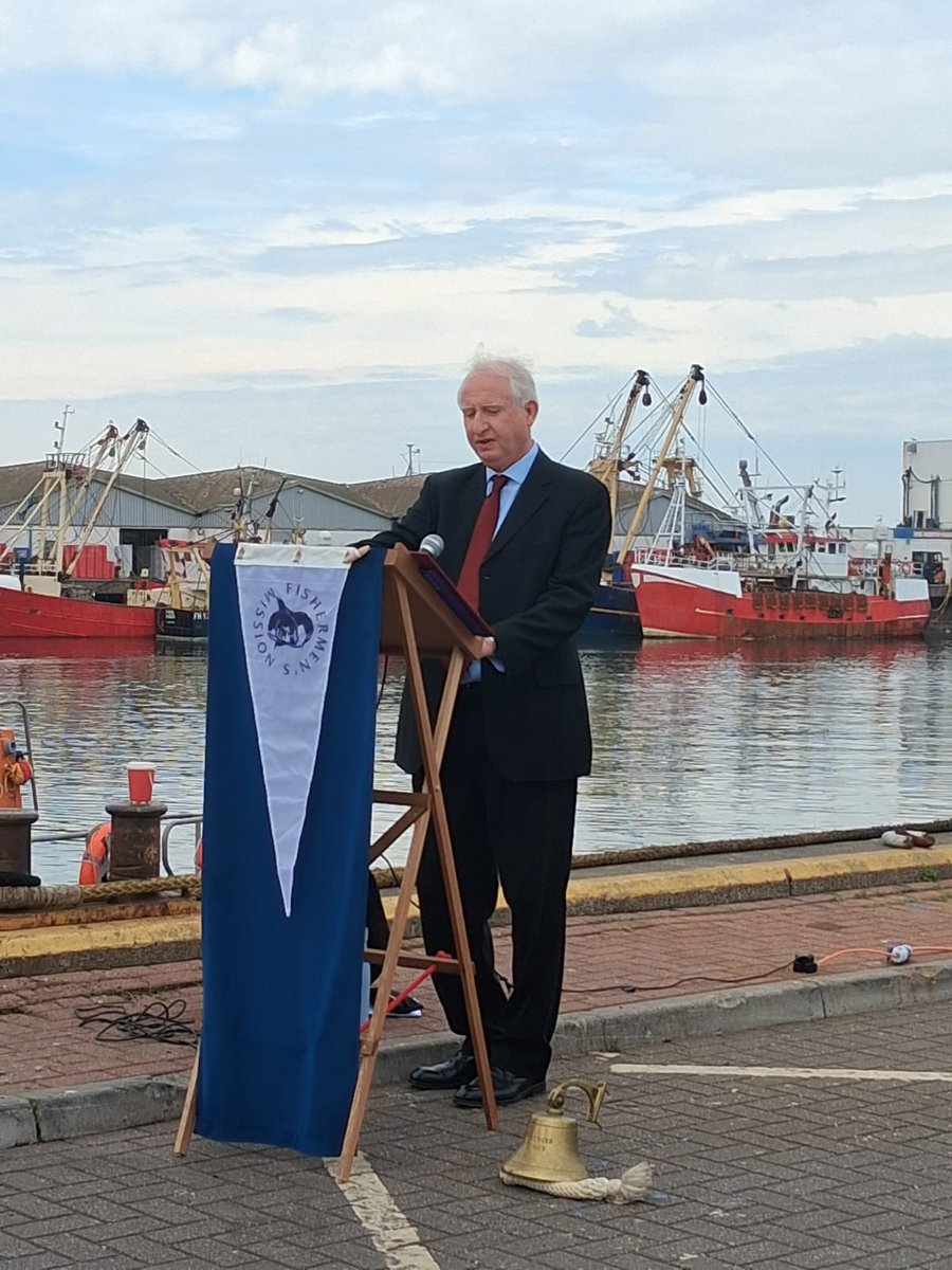 The main event in Brixham saw a gathering from across the country. Our Impact Director <a href="/TinaBarnesSea/">Tina Barnes</a>, attended, with Minister <a href="/DanielZeichner/">Daniel Zeichner</a> speaking about the importance of remembering those lost in the #fishing community. The <a href="/RNLI/">RNLI</a> took our floral tributes to scatter at sea💐
