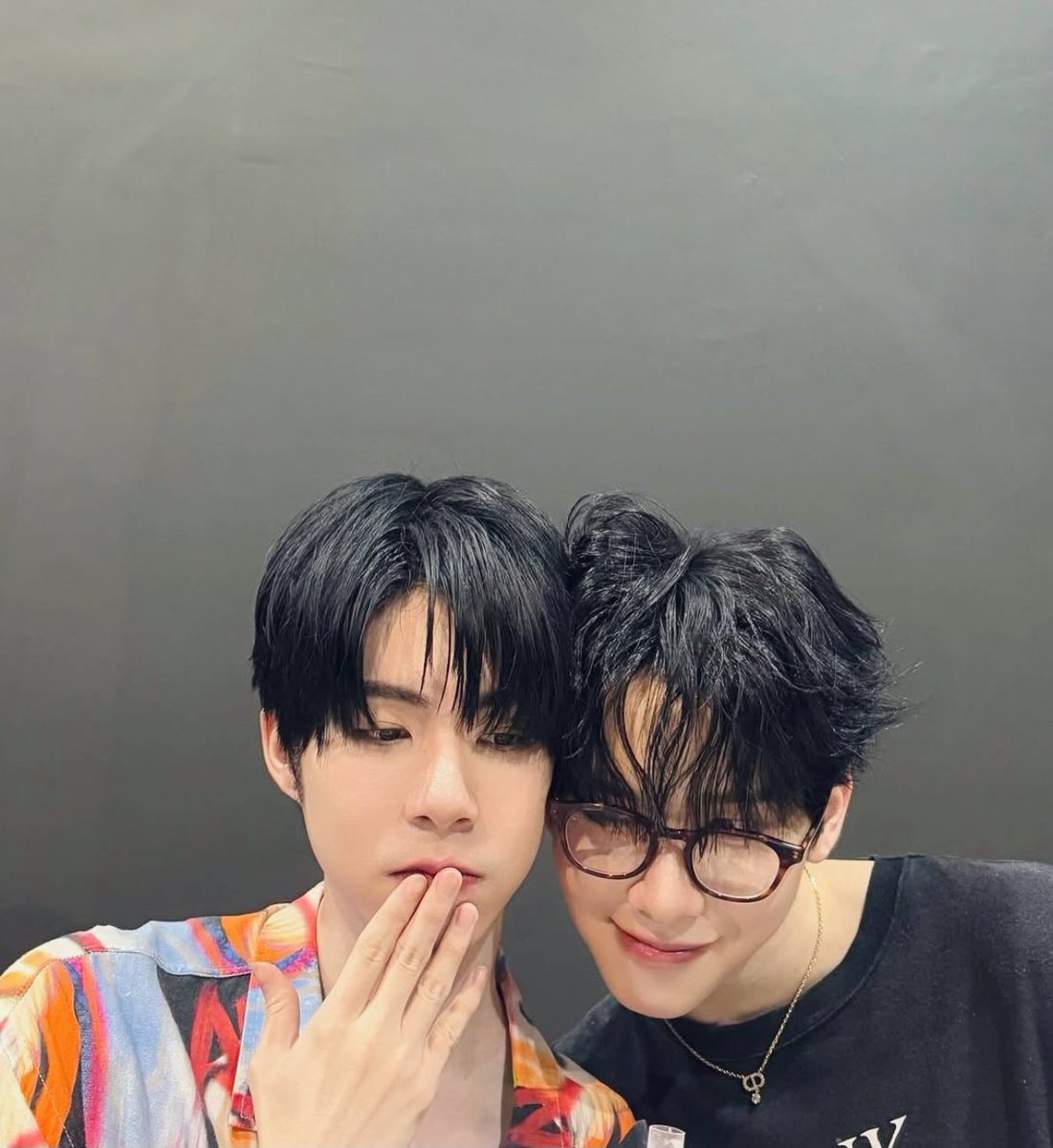 __siot__'s tweet photo. can i user #ohmjj or #jjohm tag?👀
i need net's permission bc he disapproved of #jjjimmy (#jimmyjj)  #NetJJ #netsiraphop #TheNextPrince https://t.co/yVEj28dmYR