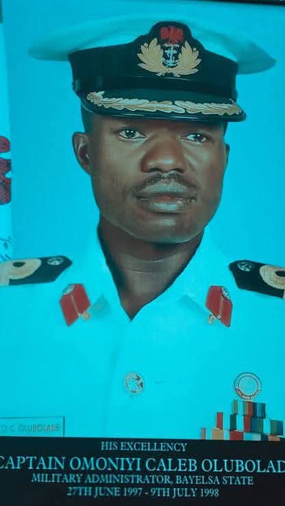 #EkitiUpdate
UNCONFIRMED REPORT
Ipoti Ekiti born Former Bayelsa State Military Administrator, Navy Captain Caleb Omoniyi Olubolade, is dead.