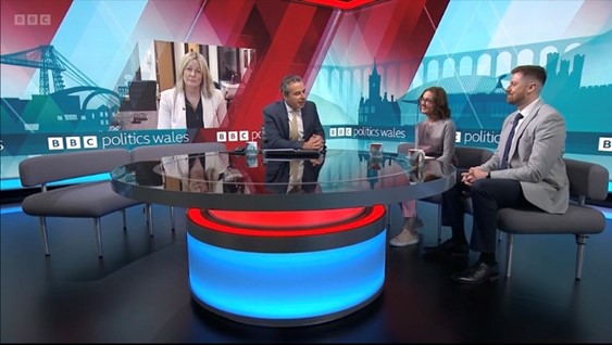 Grayling UK (@graylinguk) on Twitter photo Yesterday, our Director of #PublicAffairs <a href="/MsSianMJones/">Sian Jones</a>, joined <a href="/NickServini/">Nick Servini</a> & the <a href="/BBCWalesNews/">BBC Wales News</a> Politics Wales team for a lively discussion to explore some of the week’s biggest talking points.
Want help to prepare for the #devolvedelections?
✉: 2026elections@grayling.com Yesterday, our Director of #PublicAffairs <a href="/MsSianMJones/">Sian Jones</a>, joined <a href="/NickServini/">Nick Servini</a> & the <a href="/BBCWalesNews/">BBC Wales News</a> Politics Wales team for a lively discussion to explore some of the week’s biggest talking points.
Want help to prepare for the #devolvedelections?
✉: 2026elections@grayling.com