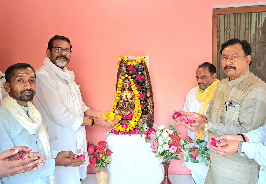 RK SINGH PATEL (Modi Ka Parivar) (@rksinghpatel4) on Twitter photo प्रेम और करुणा के सागर, विश्व शांति के पथ प्रदर्शक, बौद्ध धर्म के प्रणेता भगवान बुद्ध जी की जयंती 'बुद्ध पूर्णिमा' के पावन अवसर पर आप सभी को हार्दिक बधाई एवं शुभकामनाएं।
<a href="/narendramodi/">Narendra Modi</a>
<a href="/myogiadityanath/">Yogi Adityanath</a>
<a href="/Bhupendraupbjp/">Bhupendra Singh Chaudhary</a>
<a href="/BJP4UP/">BJP Uttar Pradesh</a>
<a href="/BJP4India/">BJP</a> प्रेम और करुणा के सागर, विश्व शांति के पथ प्रदर्शक, बौद्ध धर्म के प्रणेता भगवान बुद्ध जी की जयंती 'बुद्ध पूर्णिमा' के पावन अवसर पर आप सभी को हार्दिक बधाई एवं शुभकामनाएं।
<a href="/narendramodi/">Narendra Modi</a>
<a href="/myogiadityanath/">Yogi Adityanath</a>
<a href="/Bhupendraupbjp/">Bhupendra Singh Chaudhary</a>
<a href="/BJP4UP/">BJP Uttar Pradesh</a>
<a href="/BJP4India/">BJP</a>