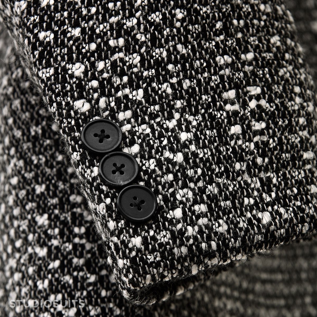 StudioSuits's tweet image. Customer Order Spotlight!
Jacket commissioned by our client from California.
Let texture lead the way — Italian Siqui Boucle Wool Jacket, your new signature.
Explore similar styles via the link in our bio.
#StudioSuits #StudioSuitsCollection #ItalianBoucle #TexturedMenswear #USA