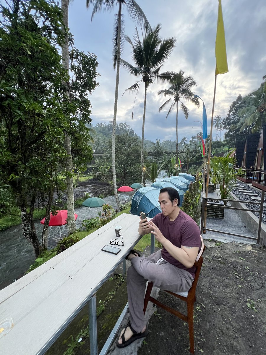 _FredFerry's tweet photo. Ini kita pilih tempat random aja sih, katanya baru buka sebulanan tapi it turned out to be beyond what we initially expected. Raftingnya pun SESERU itu, staffnya ramah dan baik-baik. IG -nya @mai_rafting DM aja minta nomor WA yg bisa dikontak. https://t.co/JVnVvBfZBn