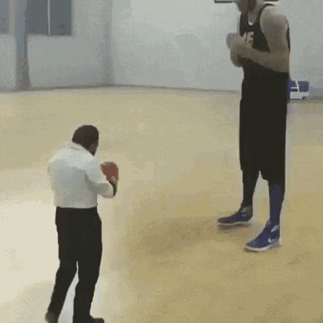 ChuckFBass's tweet image. What they see when they look at Draymond Green even though they are all a foot taller