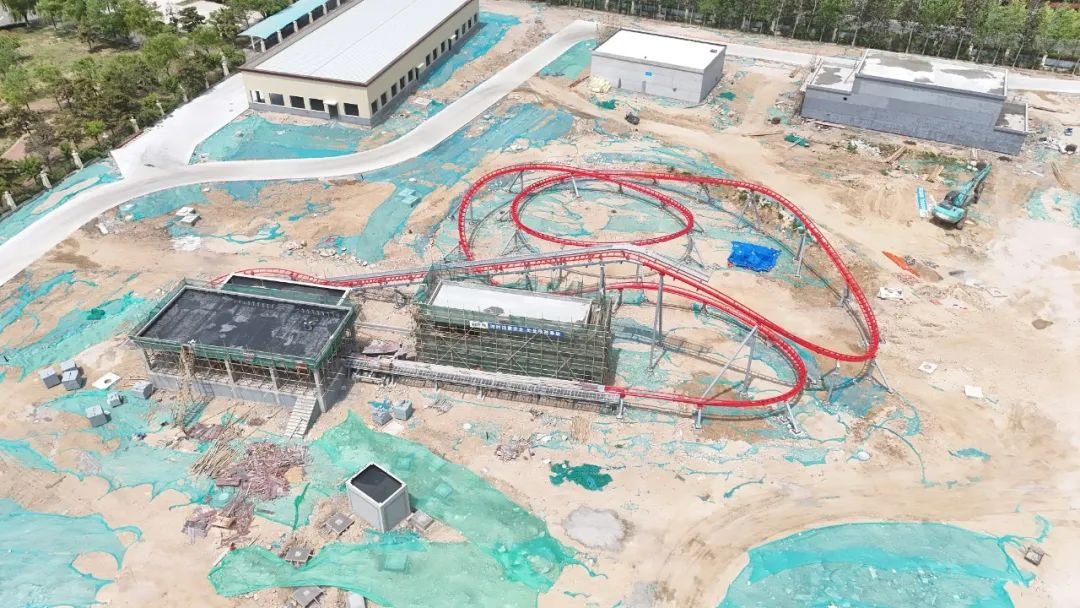 VHCoasters's tweet image. Interesting little junior coaster going to the latest Fantawild Boonie Bears park in Qingdao, Looks like it will be opening right next door to the existing Fantawild Dream Kingdom Park. - rcdb.com/10439.htm
