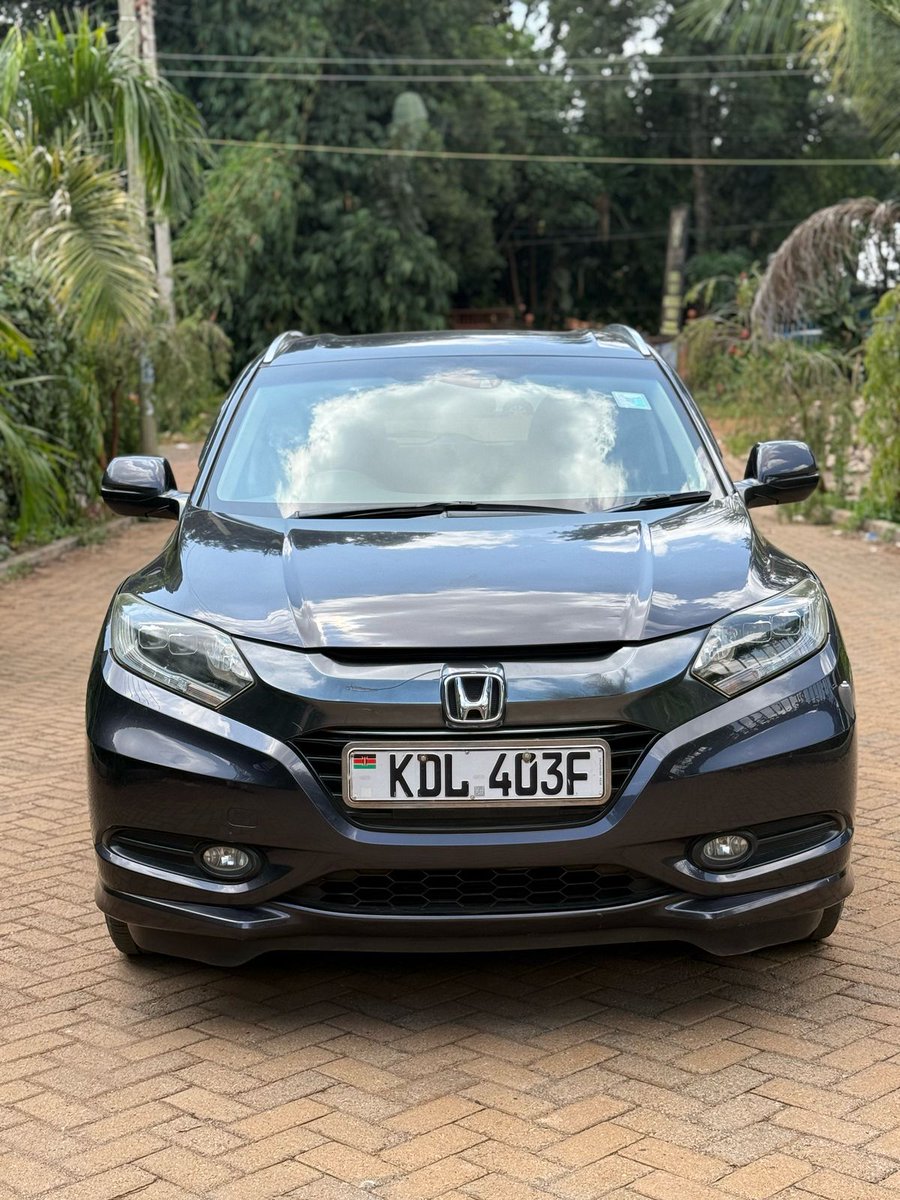 _Mucami's tweet photo. @Caradvicekenya >>Honda Vezzel Hybrid
>>2015 model
>>1500cc petrol
Sensors
Steering control
>>Semi leather interior
>>132,000kms
>>Accident free
Asking 1.85m negotiable
Call 0798340433 https://t.co/cRZtnT2uIp