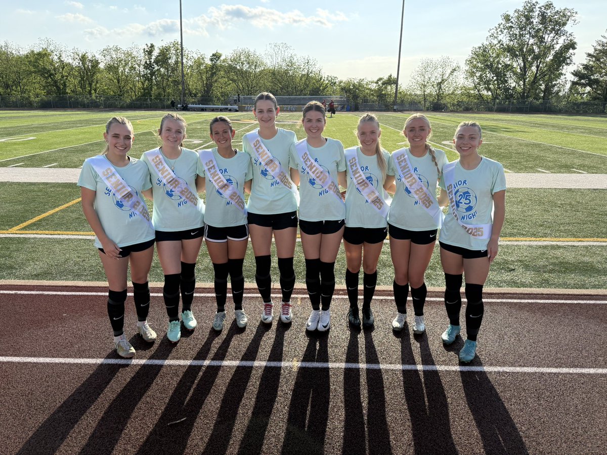 Senior Night 2025✨
~
Capt. Katie Tomiser #00
Hazel Blumenkemper #3
Clara Belcher #22
Capt. Ella Schmitz #10
Reagan Kemp #5
Dakota Gansert #9
Izzy Paluczak #6
Ceci Colombo #99
~
We Are Oakville Soccer
~
#soccer #seniornight #tigredor #waos
