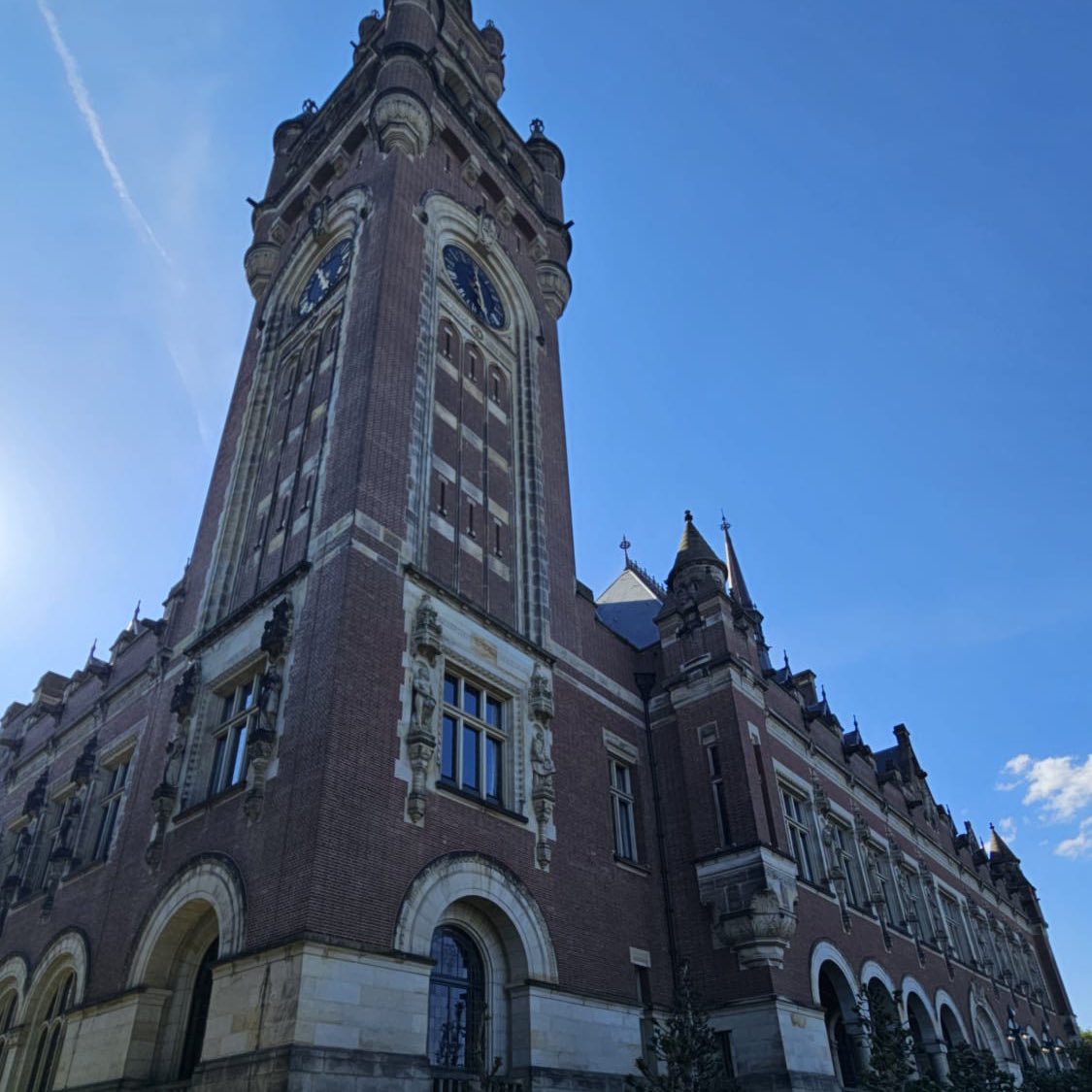 Vandaag is het zover! In het Vredespaleis in Den Haag gaan we in gesprek over ‘De kracht van vrede in een verdeelde wereld’.
Samen met inspirerende sprekers zoeken we naar hoop, verbinding en dialoog in roerige tijden.
#Vredesconferentie #Samenleven #Vrede #DenHaag #Vredespaleis