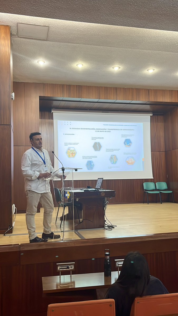 Finalizamos con el Acto de clausura de estas Jornadas de Enfermería del CHUNSC
Ponencia: “Vocación y profesionalismo en Enfermería: caminos que se encuentran”
por D. Óscar Rey Luque.
Modera: Dña. Cristina Rodríguez de Miguel.
#JornadasEnfermería #CHUNSC #CompromisoProfesional