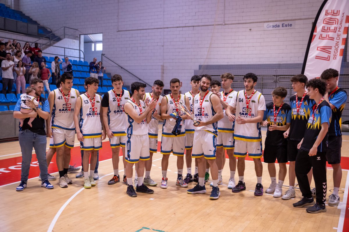 molinabasket's tweet image. El Gargil Suministros MB se cuelga una magnífica plata dorada

Excelente tramo final de temporada de nuestro filial. Enhorabuena por vuestro compromiso!

Y felicitamos a @cbestuct por el título y el ascenso a Tercera FEB 

💙

📸 @fotopik_es
