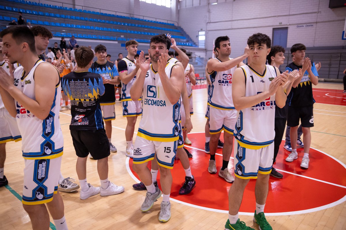 molinabasket's tweet image. El Gargil Suministros MB se cuelga una magnífica plata dorada

Excelente tramo final de temporada de nuestro filial. Enhorabuena por vuestro compromiso!

Y felicitamos a @cbestuct por el título y el ascenso a Tercera FEB 

💙

📸 @fotopik_es