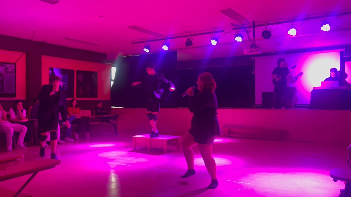 EscènicBaixPenedès (@epenedes) on Twitter photo Avui, hem inaugurat la V Setmana del Teatre de l'<a href="/Ins_BaixPenedes/">Institut Baix Penedès</a> amb "Llibre de Meravelles", la proposta escènica treballada a classe de Batxillerat (d'Arts Esc. I i Taller de Creació Esc.) sobre música de la Velvet Underground i la poesia d'Estellés. 30 de maig <a href="/tagelvendrell/">Teatre Àngel Guimerà</a> Avui, hem inaugurat la V Setmana del Teatre de l'<a href="/Ins_BaixPenedes/">Institut Baix Penedès</a> amb "Llibre de Meravelles", la proposta escènica treballada a classe de Batxillerat (d'Arts Esc. I i Taller de Creació Esc.) sobre música de la Velvet Underground i la poesia d'Estellés. 30 de maig <a href="/tagelvendrell/">Teatre Àngel Guimerà</a>