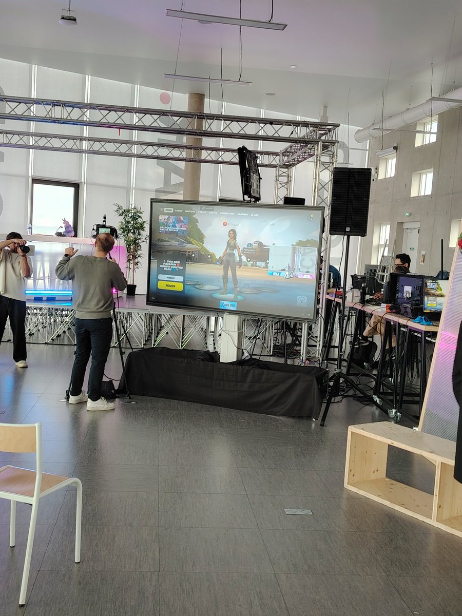 En direct de la grande finale #ArtArena
Merci <a href="/ArtM_Officiel/">F9 ArtM</a> pour l'invit