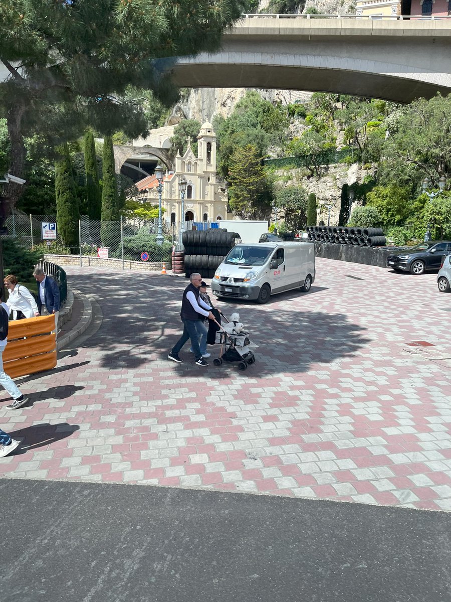 GloriaOliver's tweet image. Pics of the day! (Taken Apr 2024) - Buildings and streets of Villefranche-sur-Mer, France. 
#authoronvacation #villefranchesurmer #archutecture