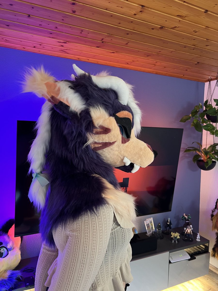 FOR SALE !

She has:
Full inlining
Magnetic tounge / velcro 
Good Vision 
Printed eyes 
3d headbase 
 
💗💗💗💗💗💗💗💗💗💗💗
She has no paws or tail but you can order some for 500€ 

Dm @Floof_mochi on telegram