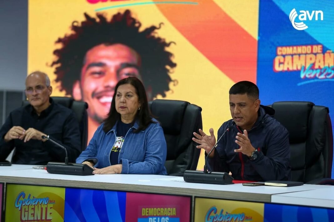 #ATENCIÓN|| El secretario de maquinaria y movilización del voto del Comando Ven25+, Pedro Infante, felicitó a los venezolano por su participación masiva en el simulacro electoral. Resaltó que esta jornada demostró la confianza que el pueblo mantiene en el  (CNE).