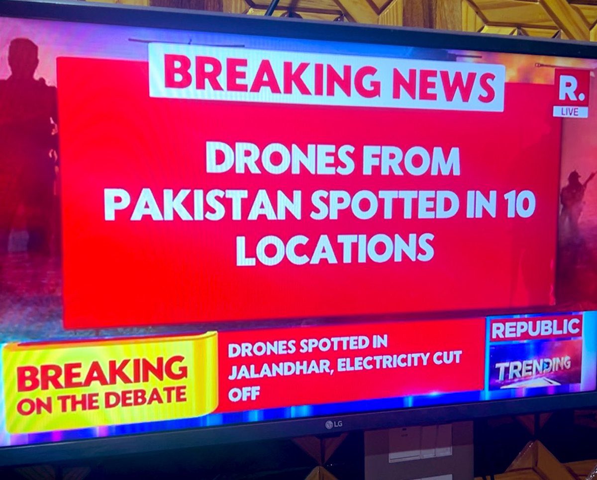 HemanthSai56923's tweet photo. BREAKING: Drones seen again at 4 places in Jammu and Kashmir, BSF soldiers shot them down in Samba, India's air defense system active

#ceasefirevoilation #Modiji https://t.co/BqWdcxuKaL