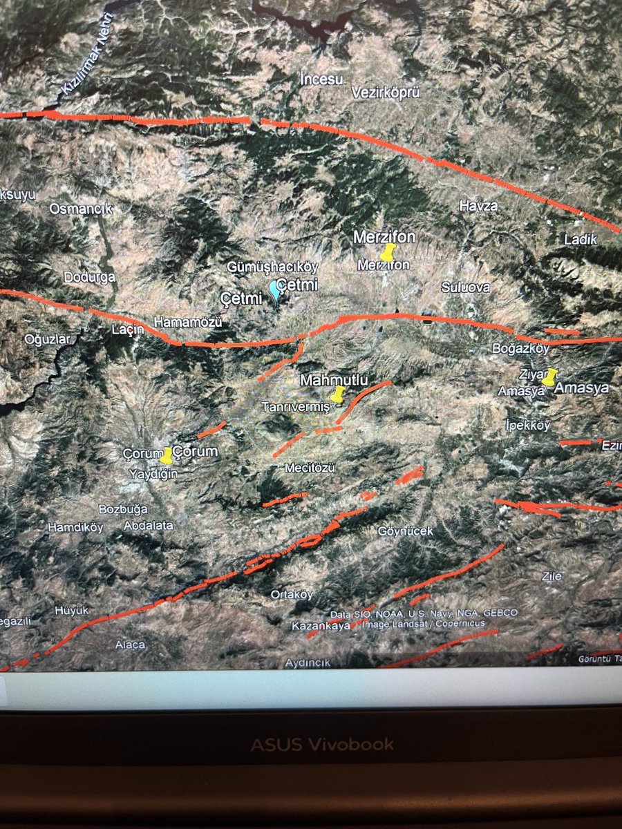 Amasya’nın Çetmi-Gümüşhacıköy mıntıkasında 4,6’lık bir deprem ve 4,5 artcısı oldu. Depremler Merzifon-Esençay Fay Zonunda ve Diphacı sağ lateral fayında oldu. Bu fay en fazla yediye varan deprem üretiyor. Merzifon-Esençay fayı KAF’a paralel bir kol. KAF’tan yüklenmiş olabilir