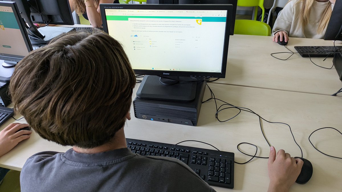 [PIX]

C'est parti pour la certification <a href="/Pix_officiel/">Pix</a> de nos élèves de 3ème permettant d'attester les connaissances et compétences numériques acquises lors de leur scolarité au sein du <a href="/collegemoulin/">Collège Jean Moulin (CAEN)</a> ! 🖥️