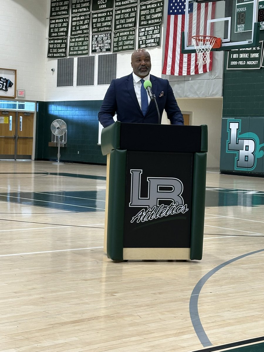 I wanted to take a moment to celebrate the incredible achievements of two of our athletes today. They have both secured spots in their respective universities for next year, where they will continue their education while pursuing their passion for sports.
