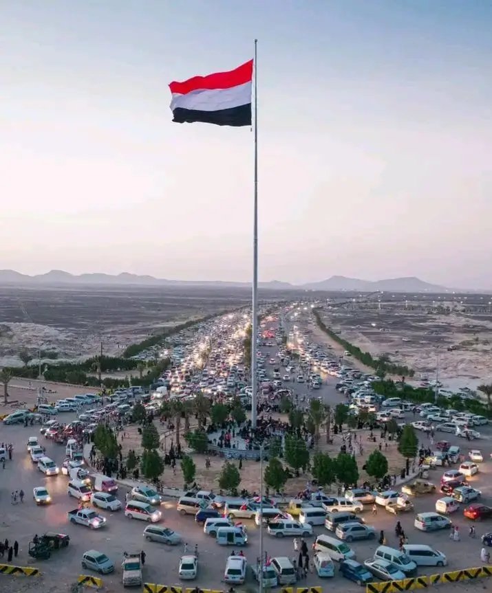 ستنتهي الحـ،رب وسيعود الوطن كما كان وأجمل
سيرجع كل شيء إلى أصله وستعود الأيام المشرقة✨

سيعود البُن يمنياً وسيعود الزيتون فلسطينياً وسيعود الياسمين سورياً وسيعود النخيل عراقياً
ستعود الأوطان لأهلها، وسيزهر الأمل من جديد ✨