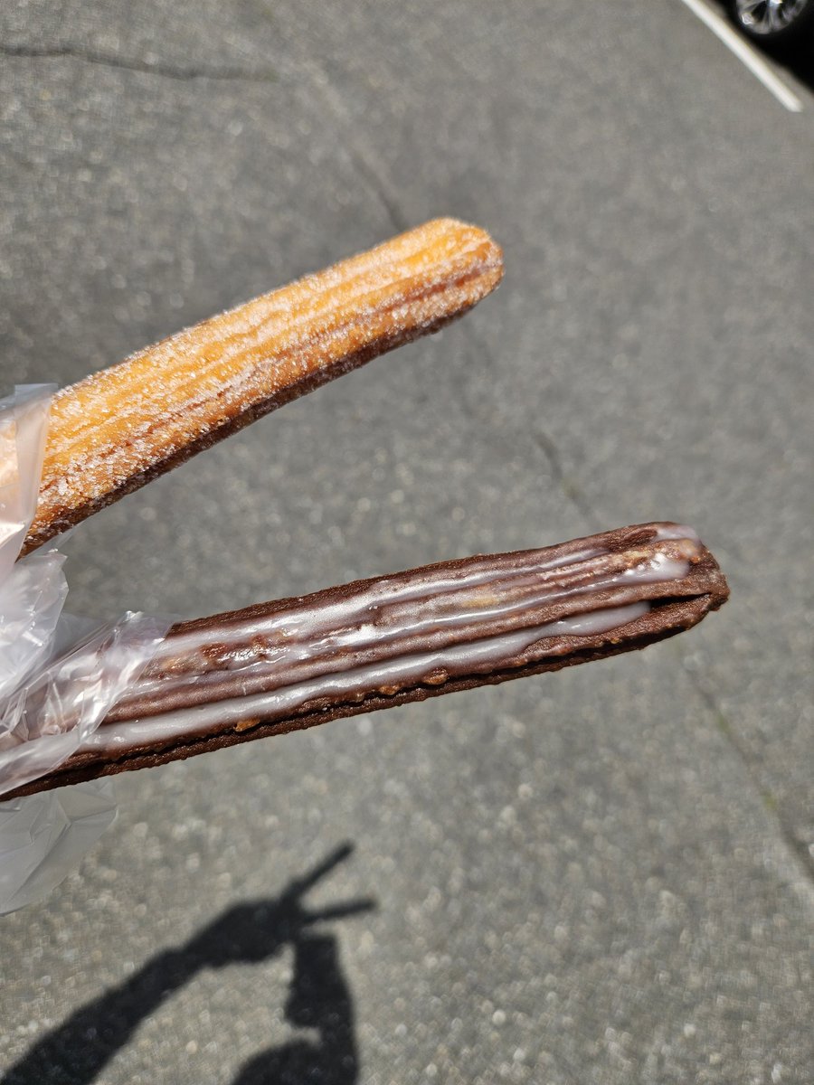 Jy8jWuxwIgyxgHz's tweet image. チュロス
　
写真撮ったら影がチョキになった✌️
　
#諸葛望愛
#Noapi