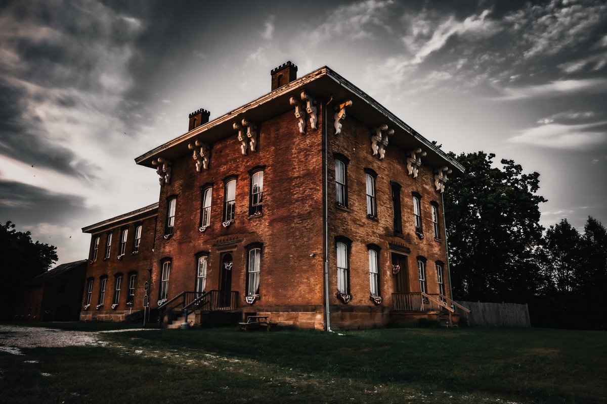 🚨NEW EPISODE🚨

Our investigation at the HISTORIC Prospect Place Estate releases on 5/22 at 6pmEST/7pmEST. 

Isolations were MUCH scarier this time around, make sure to check it out next Thursday as it drops on our channel 👻
