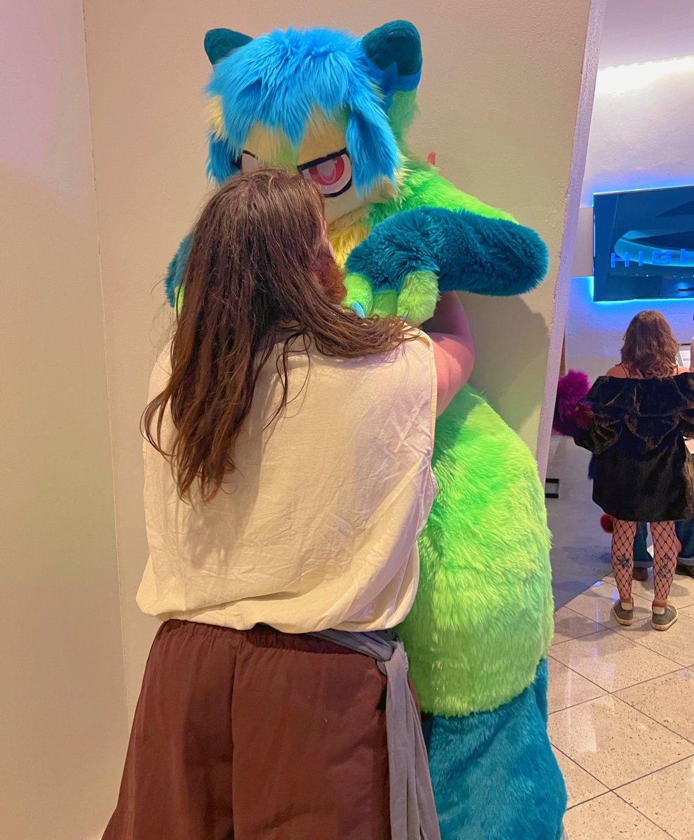 So strong!! 💪🐾✨

🪡: <a href="/laughingmaw/">Laughingmaw ➡️ Megaplex</a> / <a href="/_SFcostumes/">Starfall Costumes</a>