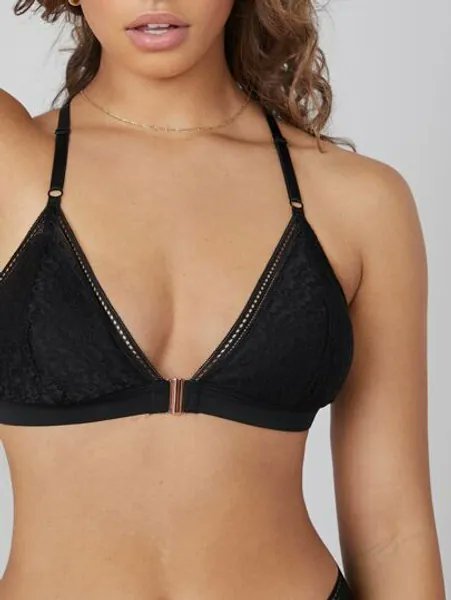 I just received Luvlette ELEGANT LACE Padded Front Close Bralette from Squishy via Throne. Thank you! throne.com/thedaddydes #Wishlist #Throne