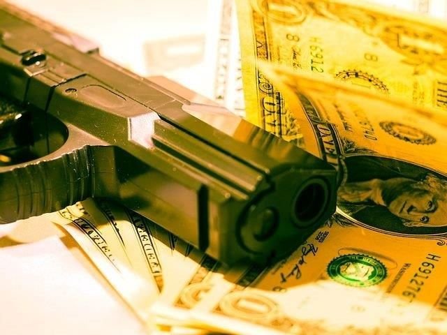 Unlicensed gun dealer receives 4 years in federal prison for reselling over 1,300 firearms, many bound for Mexico. For more on this case, go to justice.gov/usao-sdin/pr/u…