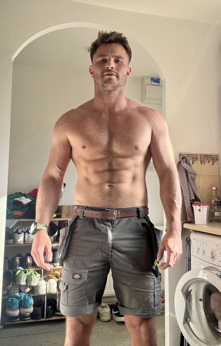 Best looking tradie you’ll ever see 🔨