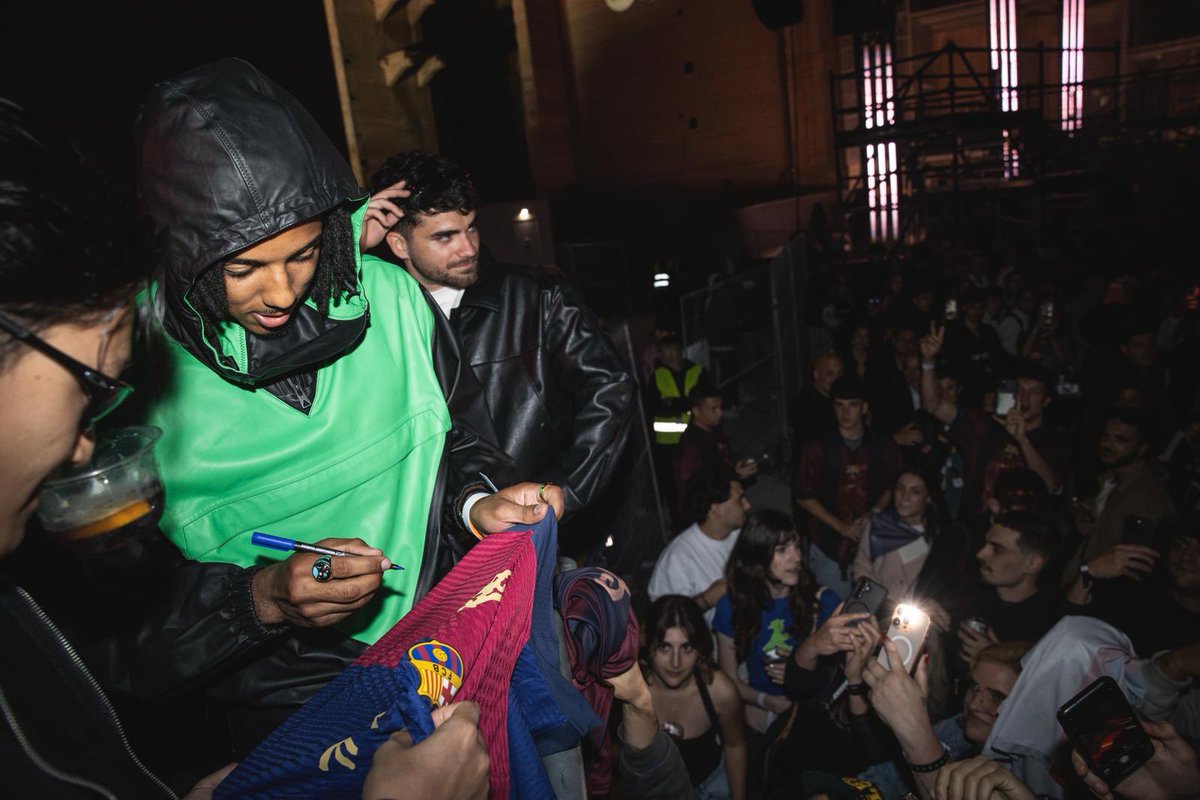 Daniel Ek (@eldsjal) on Twitter photo One of the best parts about our partnership with <a href="/FCBarcelona/">FC Barcelona</a> is the experiences we’re able to create for fans and artists. On Saturday, the evening before the legendary El Clásico and <a href="/trvisXX/">TRAVIS SCOTT</a>’s shirt swap, we invited his most loyal fans on <a href="/Spotify/">Spotify</a> to his very first invite-only One of the best parts about our partnership with <a href="/FCBarcelona/">FC Barcelona</a> is the experiences we’re able to create for fans and artists. On Saturday, the evening before the legendary El Clásico and <a href="/trvisXX/">TRAVIS SCOTT</a>’s shirt swap, we invited his most loyal fans on <a href="/Spotify/">Spotify</a> to his very first invite-only