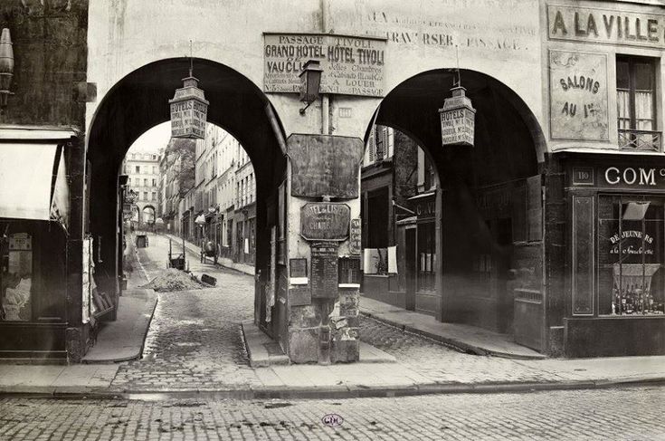📷 Charles Marville. 
Passage de Tivoli, de la rue Saint-Lazare. 
v.1866. Paris 9e