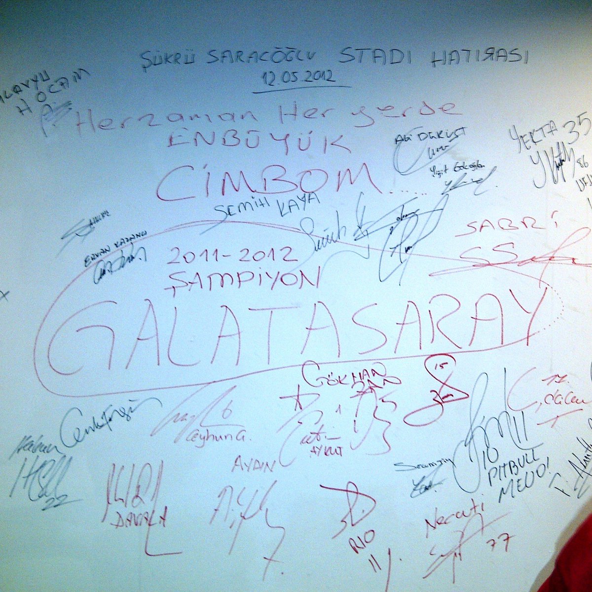 #TC #ATAM #TekYolATATÜRK 🇹🇷💛❤️
#TurkiyedirGalatasaray
Mayislar bizimdir 😉 Kadikoy Hatirasi 2012 💪