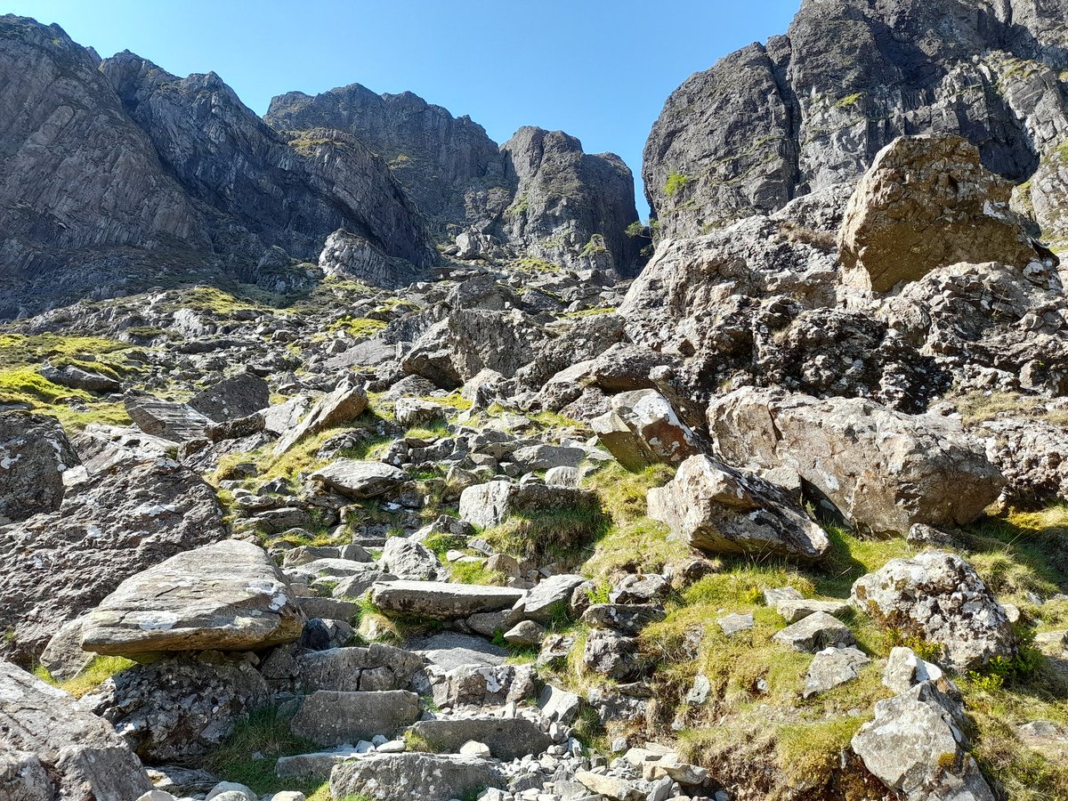 Walking in North Wales - from Ogwen via Devils Kitchen to Glyder Fach (994m), Glyder Fawr (1001m), Y Garn (947m), and stood on the "Cantilever" stone