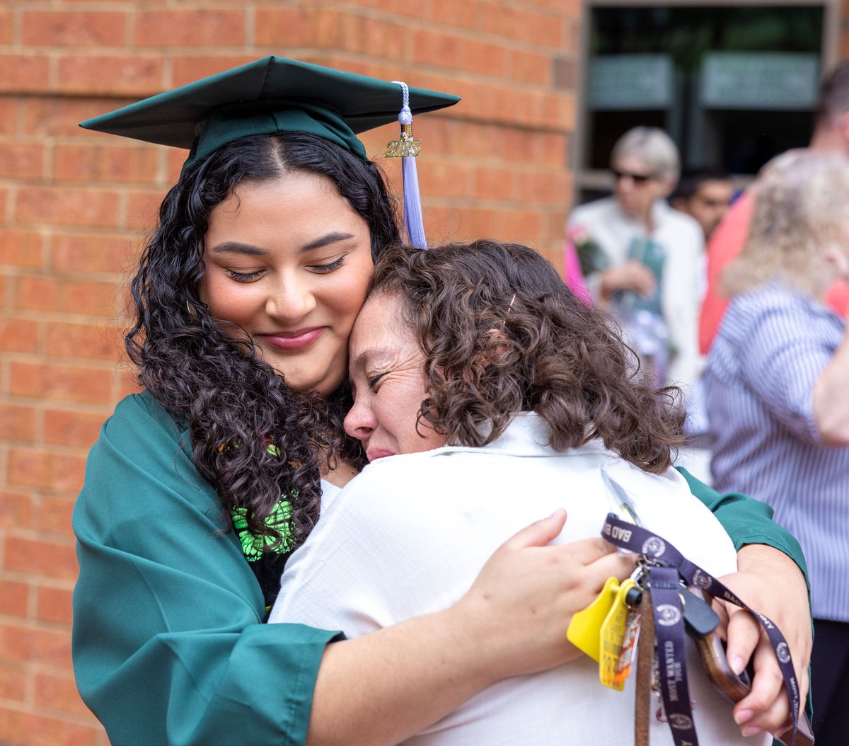 ChancellorGaber's tweet image. Lots of smiles, hugs, and happy tears as we celebrated University of North Carolina at Charlotte's Class of 2025 thisΒ past weekend. Congratulations to our newest 49er Alumni!Β ππ€βοΈ