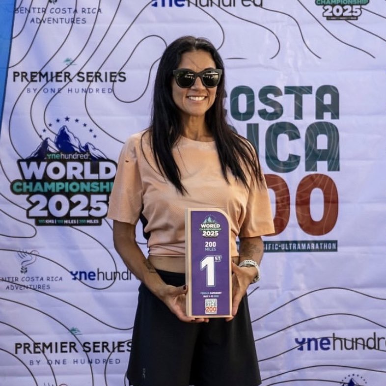 ES OFICIAL: por primera vez en la historia, una mujer gana la clasificación general (hombres y mujeres) de la ultramaratón Costa Rica 200. 🚨🏆🇨🇷

SANDRA MEJÍA, de 46 años, completó los 335 kilómetros en 91 horas y lideró la competencia desde el kilómetro 30. 🤯

¡Notable! 👏🏽