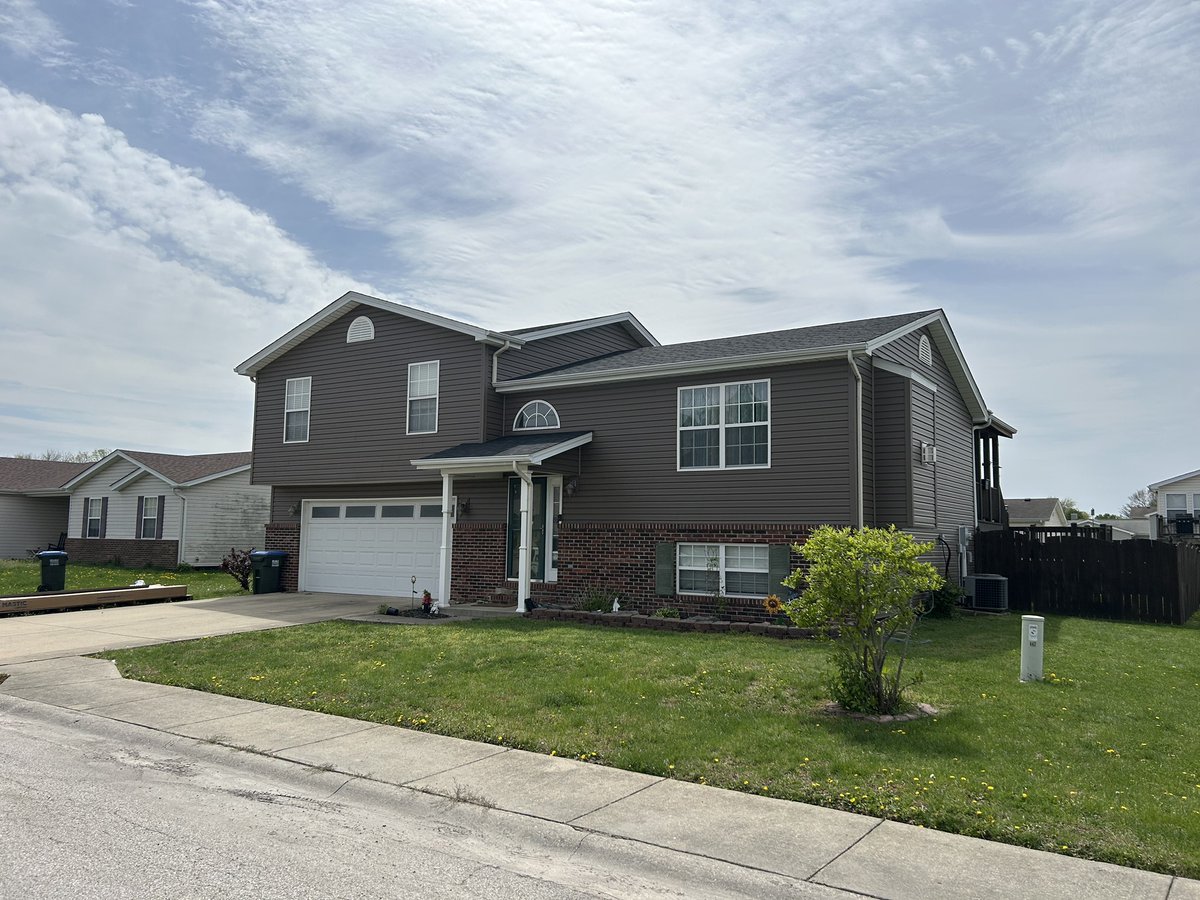 Ultimaroofing's tweet image. We install siding that boosts energy efficiency while elevating curb appeal. Let&apos;s modernize your exterior. ultimaroofing.com 
 
#SidingSolutions #CurbAppeal #EnergySmartHome