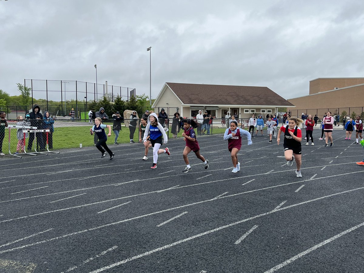 Our elementary track and field athletes gave it their all this Saturday—and it showed! 

From shotput to sprints, our athletes displayed effort, teamwork, and positive attitudes. Great job, everyone!