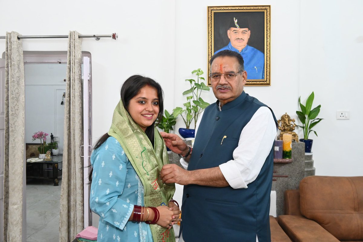 Akarshika Sharma (@sharmaakarshika) on Twitter photo आज उत्तराखंड सरकार के कैबिनेट मंत्री, आदरणीय श्री गणेश जोशी जी से स्नेहिल भेंट कर उनका आशीर्वाद प्राप्त किया।
आपका मार्गदर्शन हमें और हमारे क्षेत्र को सदैव प्रगति की दिशा में प्रेरित करता रहेगा।
हृदय से आभार एवं नमन!
🙏🏻🙏🏻
<a href="/ganeshjoshibjp/">Ganesh Joshi</a> <a href="/The_NehaJoshi/">Neha Joshi</a> आज उत्तराखंड सरकार के कैबिनेट मंत्री, आदरणीय श्री गणेश जोशी जी से स्नेहिल भेंट कर उनका आशीर्वाद प्राप्त किया।
आपका मार्गदर्शन हमें और हमारे क्षेत्र को सदैव प्रगति की दिशा में प्रेरित करता रहेगा।
हृदय से आभार एवं नमन!
🙏🏻🙏🏻
<a href="/ganeshjoshibjp/">Ganesh Joshi</a> <a href="/The_NehaJoshi/">Neha Joshi</a>