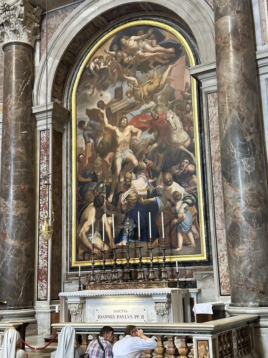 En famille au Vatican 🇻🇦, nous avons franchi cet après-midi la Porte Sainte de Saint-Pierre. Un moment de foi simple et fort, enracinés dans l’Église catholique unis dans le Christ ✝️

Familia est ecclesia domestica

#Jubilé2025 #Rome #PorteSainte