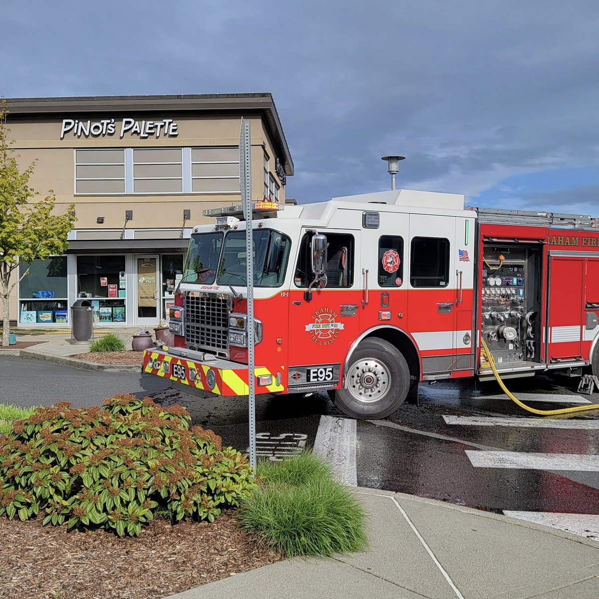 Yesterday evening, crews were dispatched to reports of a fire at Pinot’s Palette in the Sunrise Village complex on South Hill. An employee quickly used a fire extinguisher to knock down the fire, but the fire flared back up. Thanks to their quick thinking and the safe evacuation