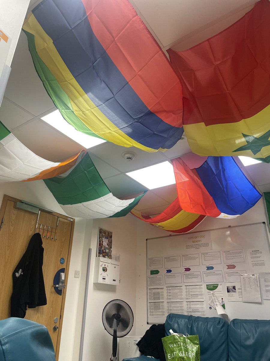 Happy international nurses day from all of us on D3 Cardiac! We took this day as an opportunity to celebrate all the countries our staff are from, including eating delicious food from all around the world 🌍 🫀
