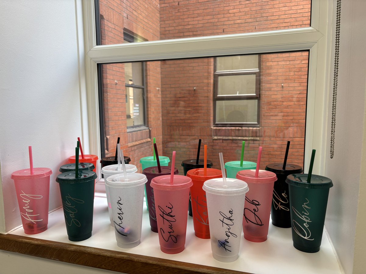 AMUFGHNCA's tweet image. AMU Unit managers have treated their nurses with their own personalised cup to keep hydrated whilst at work!! Happy nurses day to all ❤️ #NursesDay2025