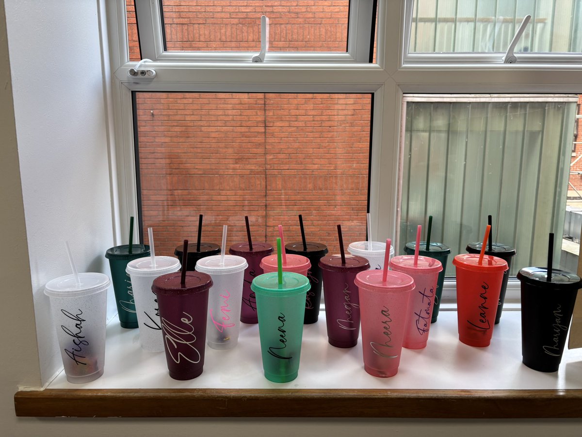 AMUFGHNCA's tweet image. AMU Unit managers have treated their nurses with their own personalised cup to keep hydrated whilst at work!! Happy nurses day to all ❤️ #NursesDay2025