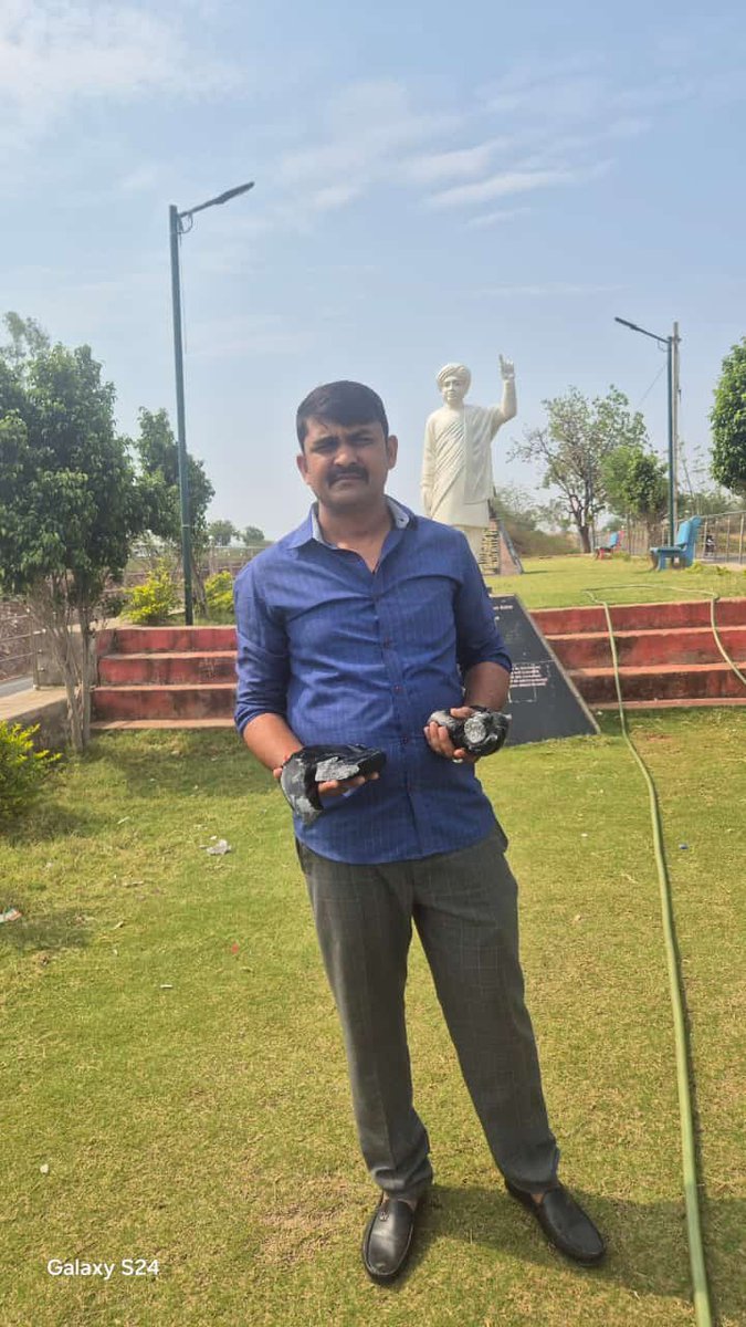 डूंगरपुर आदिवासी प्रेरणा स्थल  पर स्थित वीरांगना कालीबाई कलासुआ की मूर्ति किन्ही असामाजिक तत्वों द्वारा विखंडित कर दी गई है <a href="/RajPoliceHelp/">Rajasthan Police HelpDesk</a> मामले को संज्ञान में लेकर त्वरित दोषियों की गिरफ्तारी करें अन्यथा बढ़ा आंदोलन करने पर मजबूर होंगा आदिवासी समाज!
<a href="/DungarpurP/">DUNGARPUR POLICE</a> <a href="/DmDungarpur/">District Collector & Magistrate, Dungarpur</a>