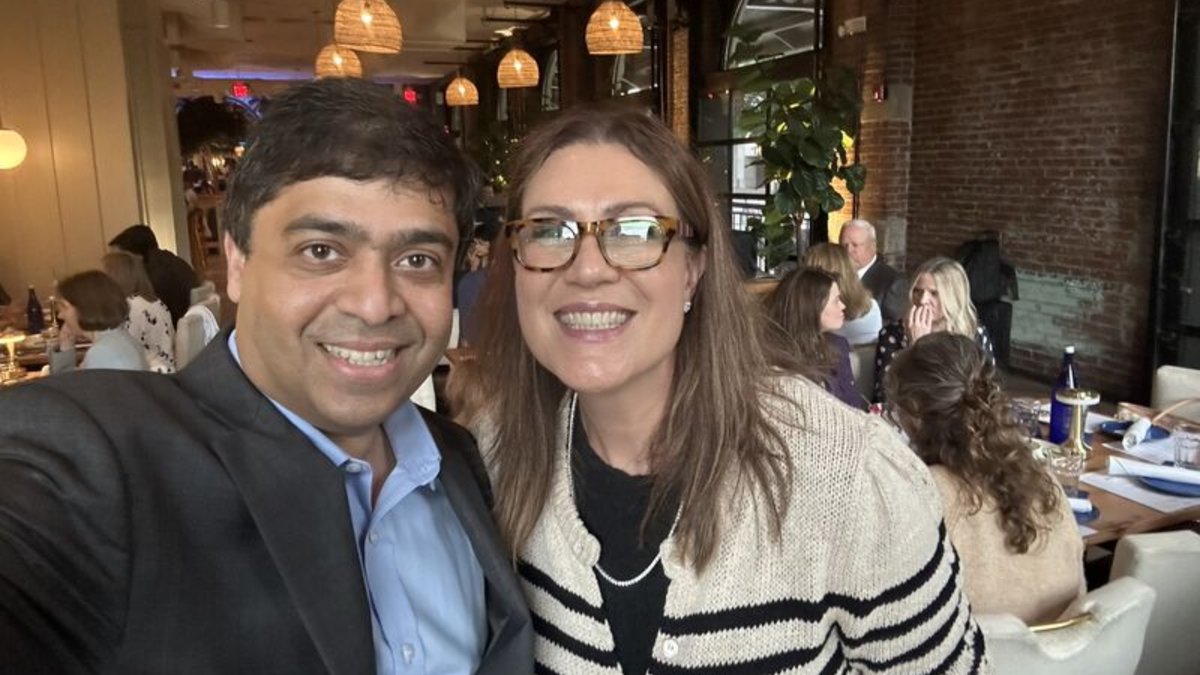 OncoDaily (@oncodaily) on Twitter photo Enlightening discussions with Dr. Johanna Bendell - <a href="/VivekSubbiah/">Vivek Subbiah, MD</a>
<a href="/pfizer/">Pfizer Inc.</a>
oncodaily.com/url/292603
#OncoDaily #Oncology #Cancer #Health #Medicine #MedX Enlightening discussions with Dr. Johanna Bendell - <a href="/VivekSubbiah/">Vivek Subbiah, MD</a>
<a href="/pfizer/">Pfizer Inc.</a>
oncodaily.com/url/292603
#OncoDaily #Oncology #Cancer #Health #Medicine #MedX
